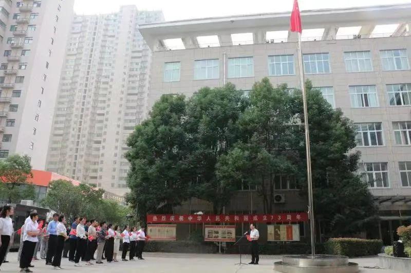 驻马店市委老干部局举行升旗仪式欢度国庆 喜迎党的二十大胜利召开