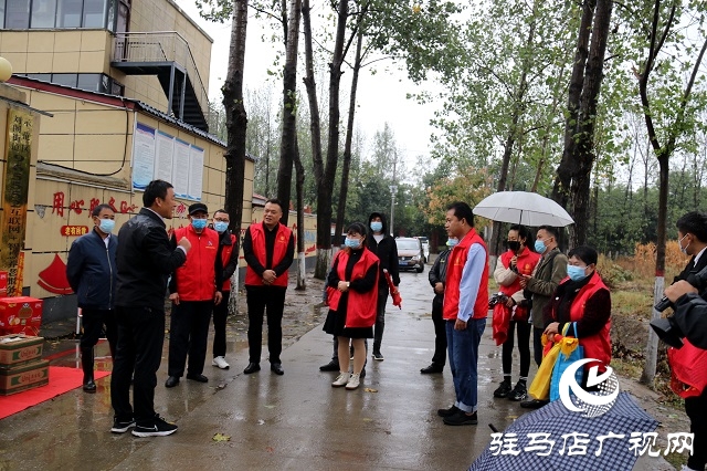 爱心人士送温暖 重阳情系敬老院