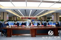 驻马店市政府副秘书长李战军现场接听12345政务服务热线