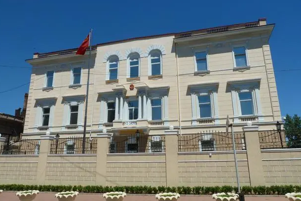我大使馆发通知，为在乌克兰中国公民提供转移撤离指南和领事服务安排
