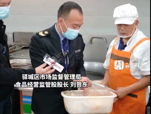 驻马店市场监管局突查市区校园食堂安全（2）