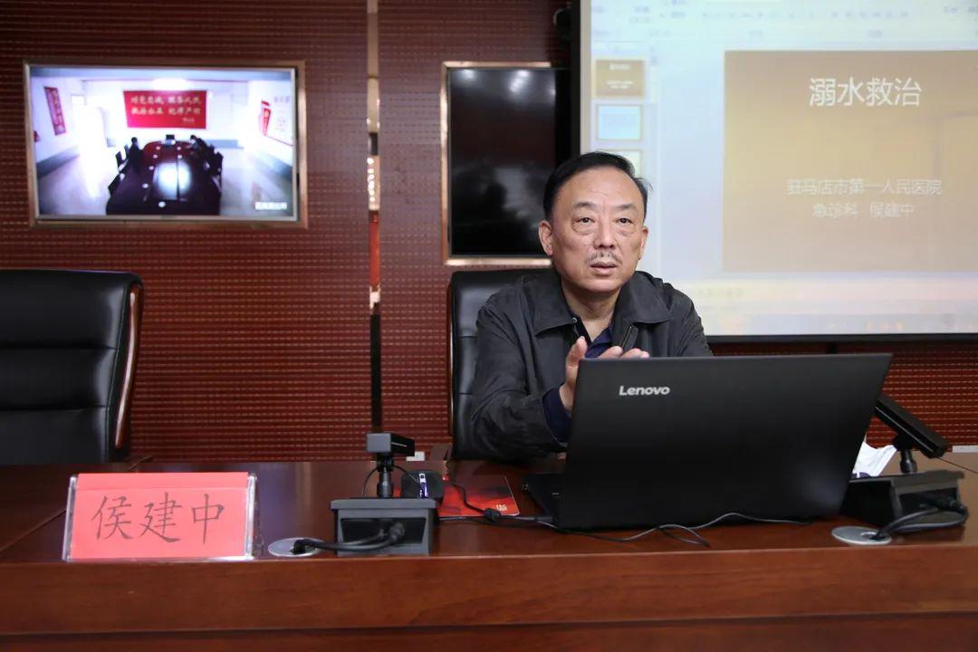 确山：健康讲座进警营 义诊咨询暖警心