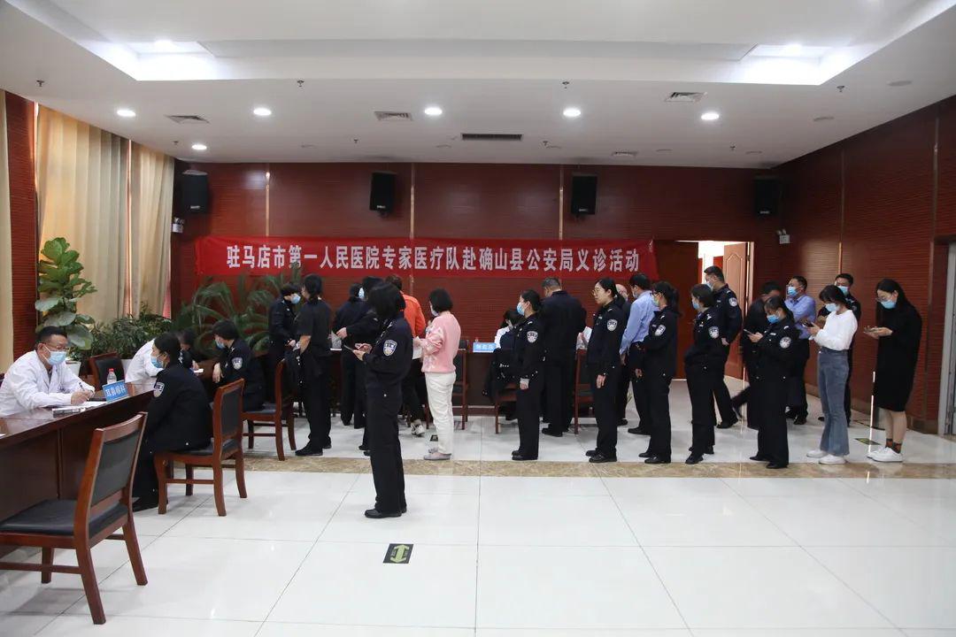 确山：健康讲座进警营 义诊咨询暖警心
