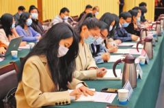 从党的二十大精神中汲取奋进力量