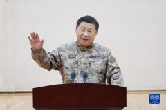 习近平视察军委联合作战指挥中心