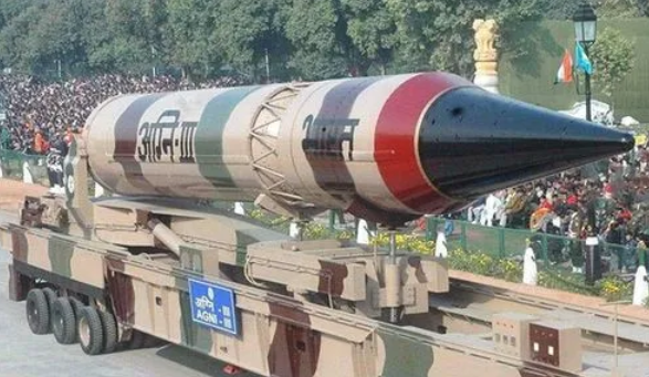 印度成功试射一枚“烈火-3”型中程弹道导弹