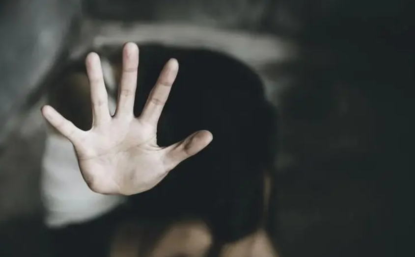 保护未成年人 多地法院判决涉性侵教职人员“终身禁业”