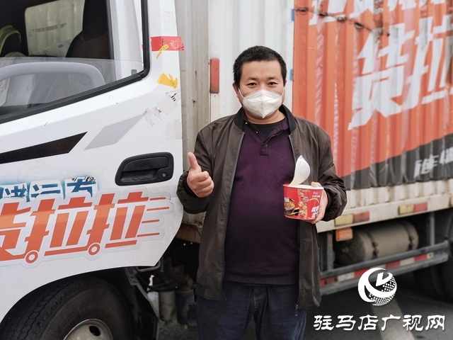 大雾封高速 志愿服务暖人心