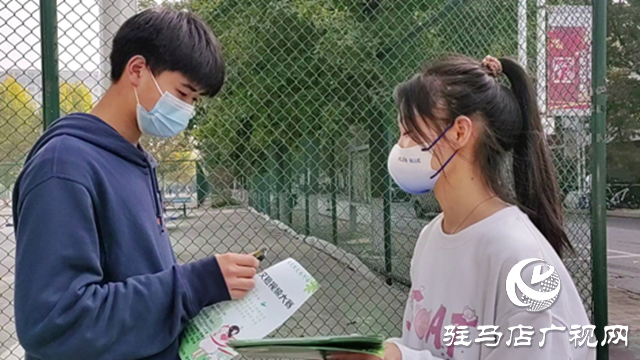 黄淮学院青春红十字协会开展防艾宣传活动