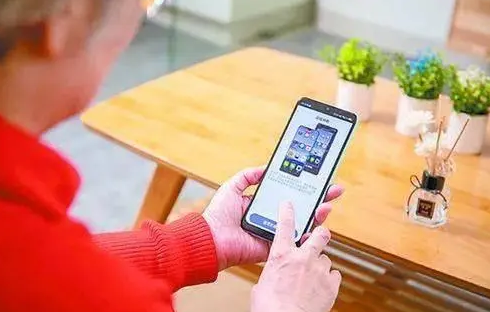 弹窗难关、广告太多……老年人使用APP仍受困扰