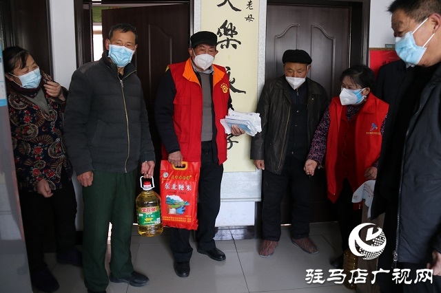 驻马店:爱心人士送温暖 真心实意解困难