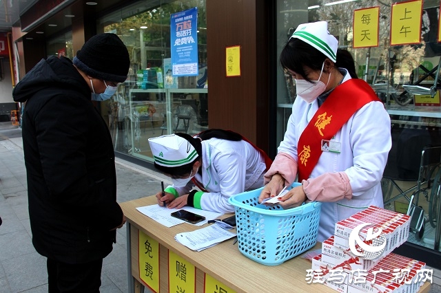 驻马店：暖心善举 市区药房免费发放退烧药