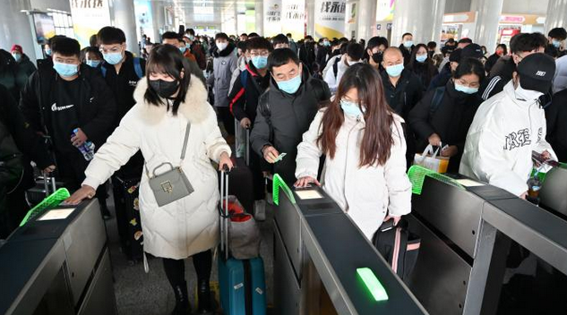 交通运输部：保障探亲人员错峰有序回家过年