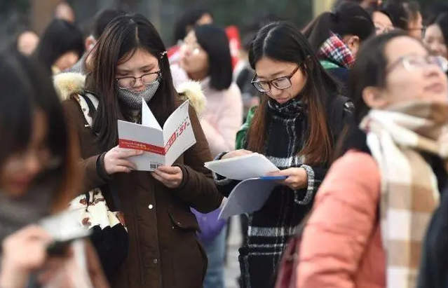 152.5万人实际参加国考笔试，考录比约为41:1