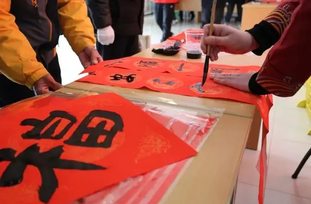 年来了！驻马店城市书房写春联 送万福啦！