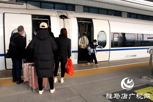 驻马店：春运客流显增长 回家之路暖意融