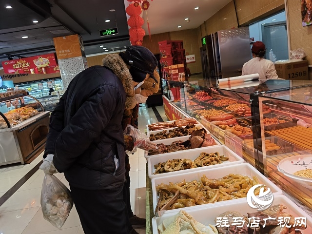 新春走基层丨 驻马店：春节将至 年货市场年味足