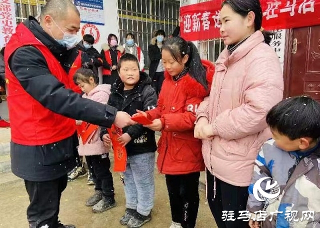 践行二十大 奋进新征程 驻马店市文化馆举行义写春联活动