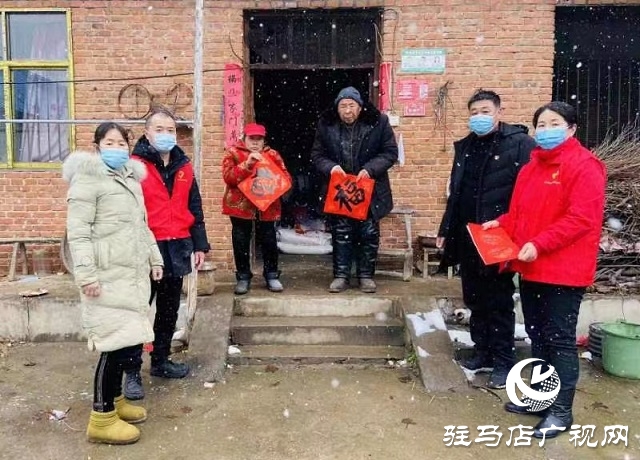 践行二十大 奋进新征程 驻马店市文化馆举行义写春联活动