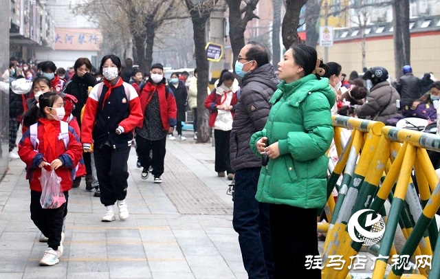 “萌娃”归校 元气满满——直击驻马店市开学第一天