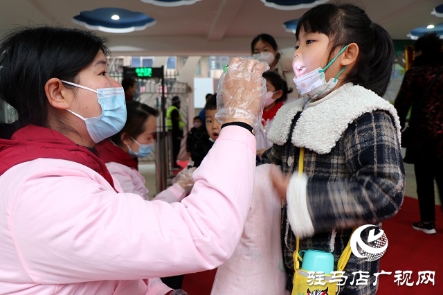 “萌娃”归校 元气满满——直击驻马店市开学第一天
