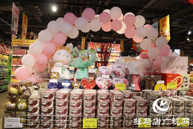 情人节奇异花束造型成新宠 各大商超“爱情消费”升温中