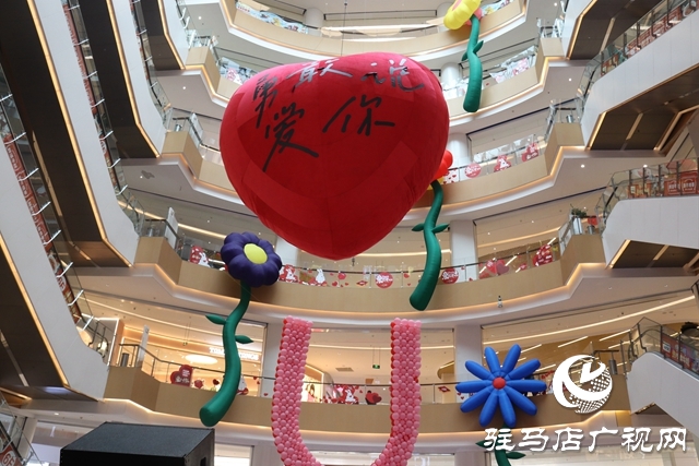 情人节奇异花束造型成新宠 各大商超“爱情消费”升温中