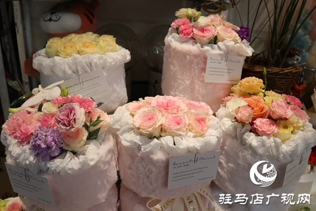 情人节奇异花束造型成新宠 各大商超“爱情消费”升温中