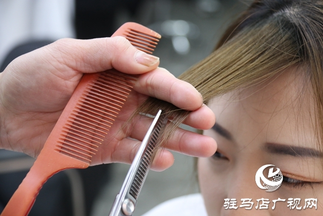 二月二“龙抬头”理发店顾客盈门