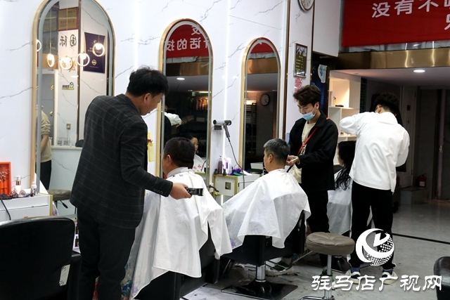 二月二“龙抬头”理发店顾客盈门