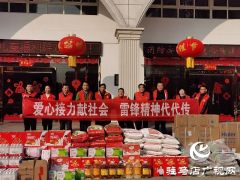 驻马店：爱心沐浴福利院 雷锋精神代代传