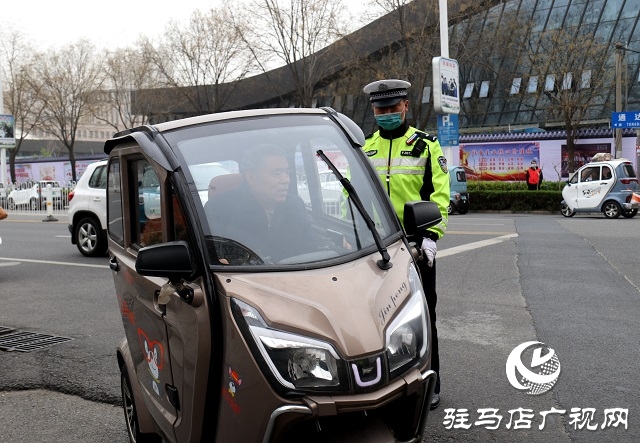 驻马店：规范交通管理 文明停放车辆