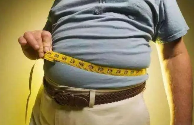 研究显示睡眠不足易长啤酒肚，男性尤为明显