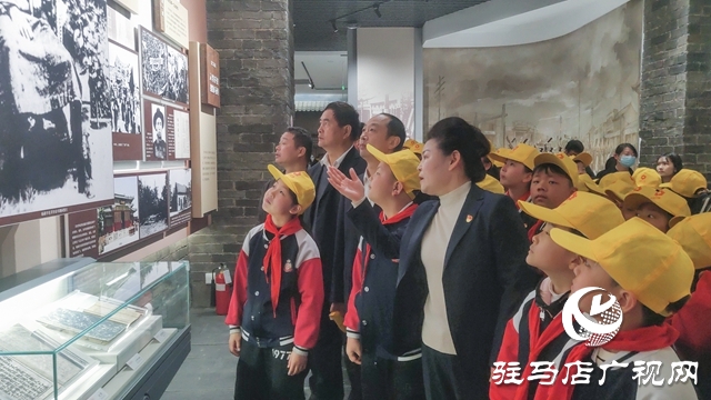 驻马店实验小学开展“缅怀革命先烈 传承红色基因”清明祭扫活动