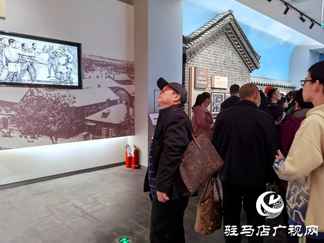 清明寄哀思 民众自发前往杨靖宇将军纪念馆内悼念