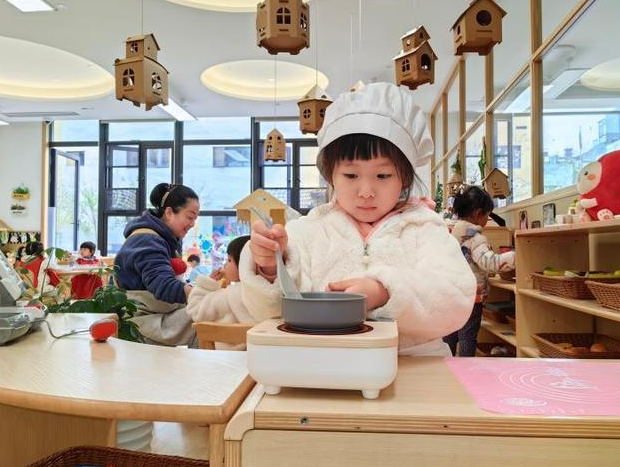 幼儿园“小托班”来了，各地试点进展如何?