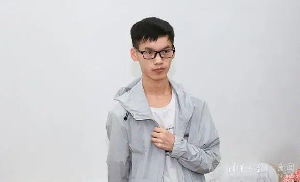 在工地搬砖时收到清华通知书的他，被这里录用!