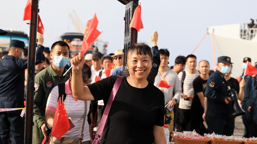 “强大的祖国是我们坚强的后盾!”——中国海军苏丹撤侨军舰抵达沙特吉达港