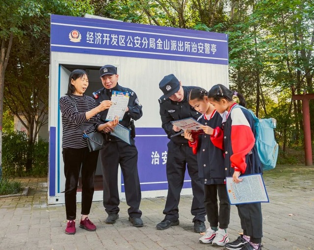 “变身”治安警亭！驻马店的核酸小屋解锁“新身份”