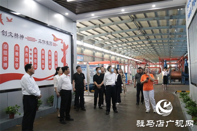 真情慰问传温暖  趣味运动递和谐
