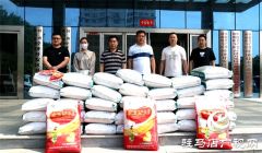 免费发放肥料种子，暖心助力乡村振兴