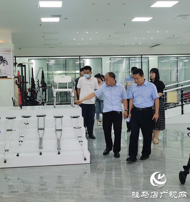 驻马店市政协党组成员张银良等深入泰康阳光调研康复辅具生产情况