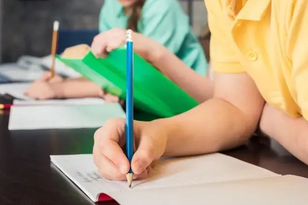 教育部：中小学招生入学，不得通过考试或变相考试选拔学生