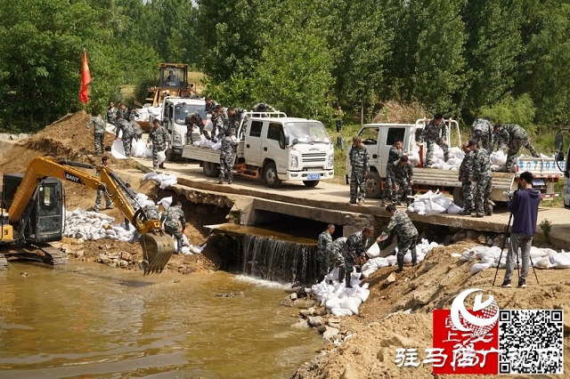 2023年泌阳县道路交通应急管控及险情处置演练在杨家集镇举行