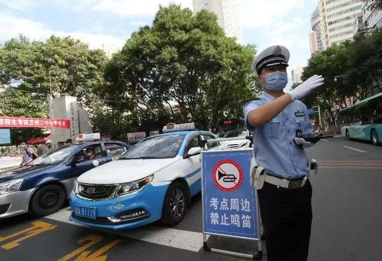 公安部：涉高考用车轻微交通违法教育后及时放行