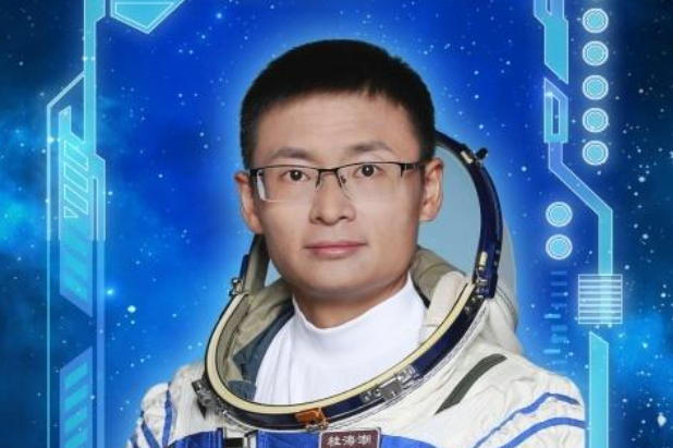 中青报：戴眼镜的教授上太空，“航天梦”离普通人更近了