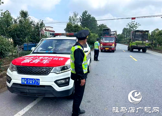 点赞！正阳交通执法人员护送迷路收割机