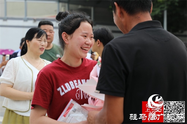 高考结束了！看泌阳考点这些温暖瞬间
