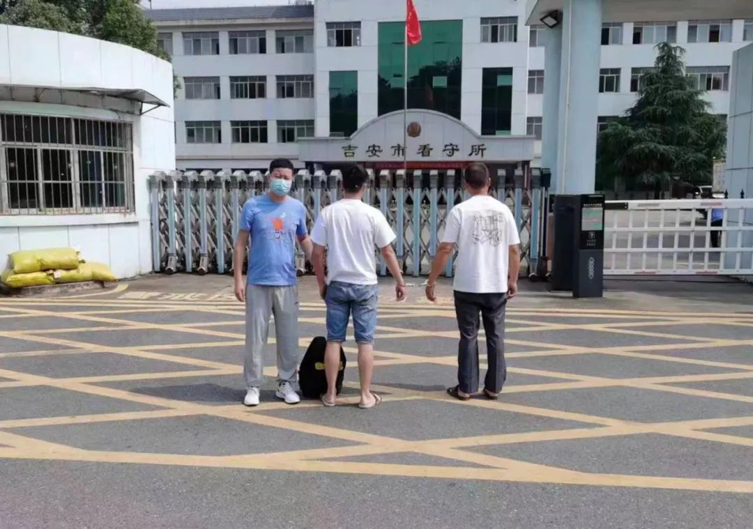有人替考，当场被抓！