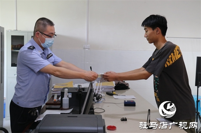 考前暖心助力 驻马店一考生送锦旗表谢意